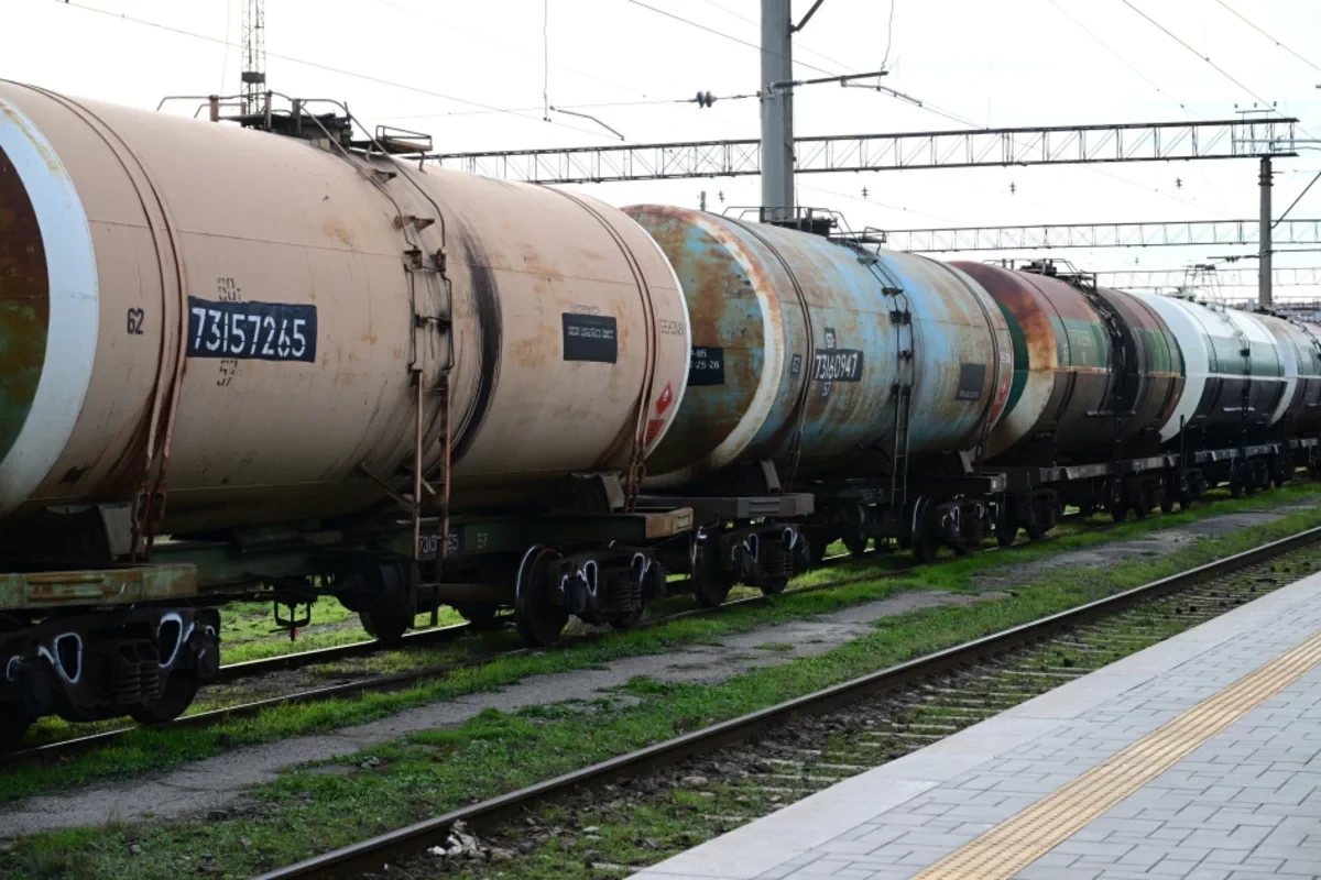 Из Азербайджана в Армению будут отправлены 18 вагонов бензина и 8 вагонов дизельного топлива