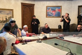 Руководители религиозных конфессий приняли участие в акции по сдаче крови в связи с днем Ашура-ФОТО 