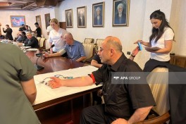 Руководители религиозных конфессий приняли участие в акции по сдаче крови в связи с днем Ашура-ФОТО 