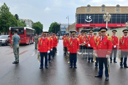 В Гяндже проходит шествие в сопровождении военных оркестров-ФОТО 