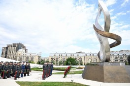 Руководство Минобороны посетило Аллею почётного захоронения, Парк Победы и Военное мемориальное кладбище