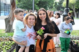 Лейла Алиева и Арзу Алиева приняли участие в акции по посадке сезонных цветов на бакинском бульваре-ФОТО 