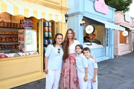 Лейла Алиева и Арзу Алиева посетили летний фестиваль CandyFest и посмотрели шоу цирка на воде «Волшебная жемчужина»-ФОТО 