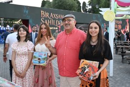 Лейла Алиева и Арзу Алиева посетили летний фестиваль CandyFest и посмотрели шоу цирка на воде «Волшебная жемчужина»-ФОТО 