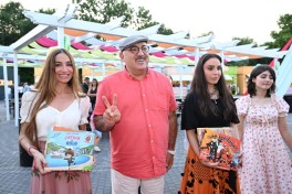 Лейла Алиева и Арзу Алиева посетили летний фестиваль CandyFest и посмотрели шоу цирка на воде «Волшебная жемчужина»-ФОТО 