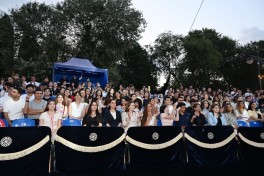 Лейла Алиева и Арзу Алиева посетили летний фестиваль CandyFest и посмотрели шоу цирка на воде «Волшебная жемчужина»-ФОТО 