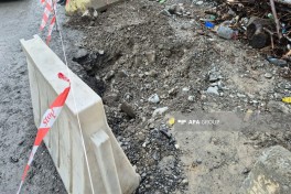 В Габале после ливней сель затопил дворы домов, движение на дорогах ограничено
