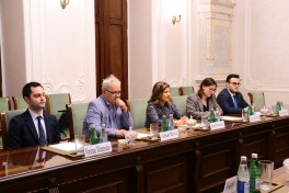 Генпрокурор Азербайджана встретился с гендиректором Международной комиссии по пропавшим без вести лицам