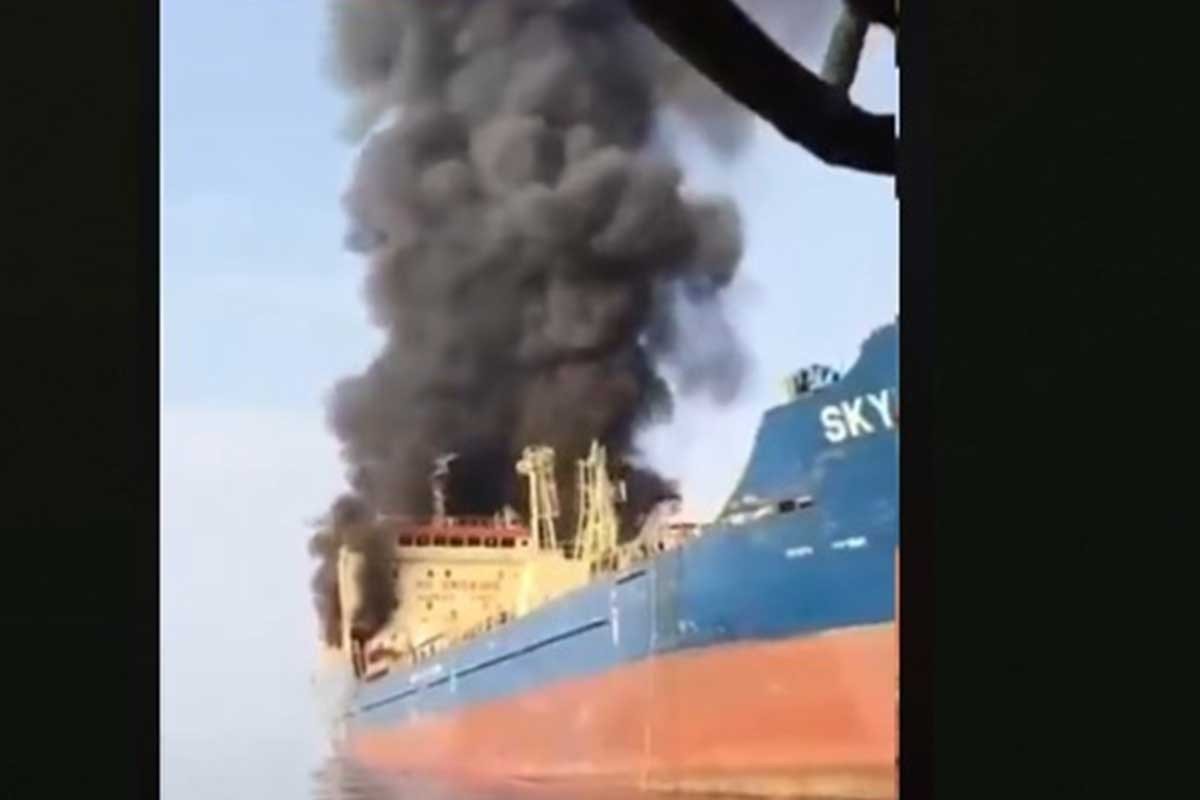 У побережья Омана поражён нефтяной танкер