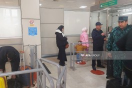 На КПП «Астара» гражданам Азербайджана, Франции и Таджикистана созданы условия для перехода границы-ФОТО 