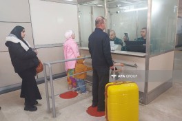 На КПП «Астара» гражданам Азербайджана, Франции и Таджикистана созданы условия для перехода границы-ФОТО 