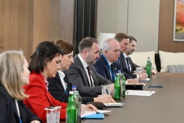 Президент Ильхам Алиев принял комиссара ЕС по энергетике и жилищной политике