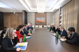 Президент Ильхам Алиев принял комиссара ЕС по энергетике и жилищной политике