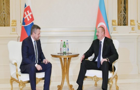 Президент Ильхам Алиев поблагодарил Президента Словакии Петера Пеллегрини