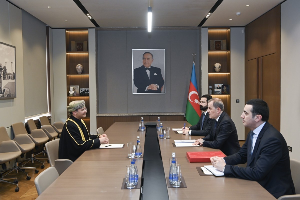 Глава МИД Азербайджана принял посла-нерезидента Омана