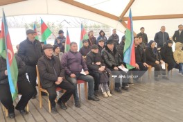 Жителям, переехавшим в село Ханабад Ходжалинского района, вручены ключи от домов — ФОТО 