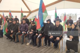 Жителям, переехавшим в село Ханабад Ходжалинского района, вручены ключи от домов — ФОТО 