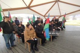 Жителям, переехавшим в село Ханабад Ходжалинского района, вручены ключи от домов — ФОТО 