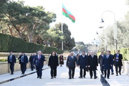 Антониу Кошта посетил Аллею шехидов в Баку