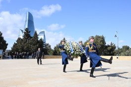 Антониу Кошта посетил Аллею шехидов в Баку