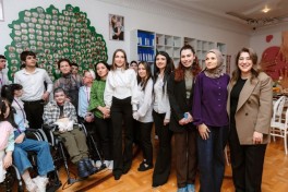 Лейла Алиева, Арзу Алиева и Алена Алиева побывали в Центре «Поддержка жизни»