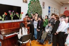 Лейла Алиева, Арзу Алиева и Алена Алиева побывали в Центре «Поддержка жизни»