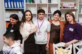Лейла Алиева, Арзу Алиева и Алена Алиева побывали в Центре «Поддержка жизни»
