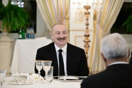 В ходе официального обеда состоялась встреча Президента Ильхама Алиева с президентом Совета ЕС в расширенном составе-ФОТО -ОБНОВЛЕНО 