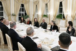 В ходе официального обеда состоялась встреча Президента Ильхама Алиева с президентом Совета ЕС в расширенном составе-ФОТО -ОБНОВЛЕНО 