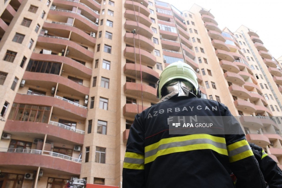 Пожар в жилом доме в Баку потушен, жильцы эвакуированы -ОБНОВЛЕНО-4-ФОТО-ВИДЕО 