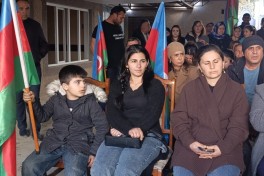 В Агдеринский район прибыли очередные группы переселенцев, им вручены ключи от домов -ОБНОВЛЕНО-ФОТО 