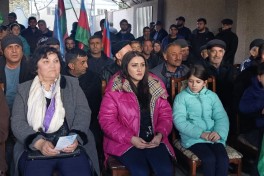 В Агдеринский район прибыли очередные группы переселенцев, им вручены ключи от домов -ОБНОВЛЕНО-ФОТО 