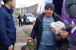 В Агдеринский район прибыли очередные группы переселенцев, им вручены ключи от домов -ОБНОВЛЕНО-ФОТО 