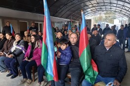 В Агдеринский район прибыли очередные группы переселенцев, им вручены ключи от домов -ОБНОВЛЕНО-ФОТО 