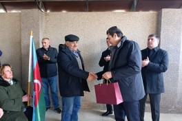В Агдеринский район прибыли очередные группы переселенцев, им вручены ключи от домов -ОБНОВЛЕНО-ФОТО 