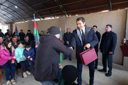 В Агдеринский район прибыли очередные группы переселенцев, им вручены ключи от домов -ОБНОВЛЕНО-ФОТО 
