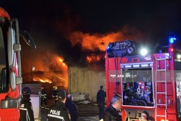 Пожар в мебельном цехе в Бинагадинском районе Баку потушен-ФОТО -ВИДЕО -ОБНОВЛЕНО-3 