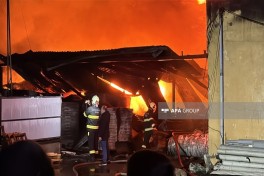 Пожар в мебельном цехе в Бинагадинском районе Баку потушен-ФОТО -ВИДЕО -ОБНОВЛЕНО-3 
