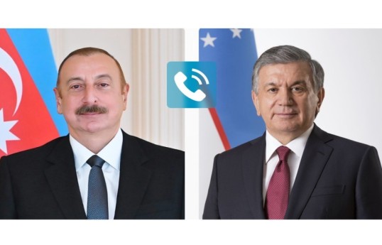 Президент Азербайджана Ильхам Алиев и Президент Узбекистана Шавкат Мирзиёев