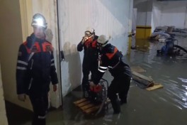 МЧС эвакуировало 42 человек с затопленных территорий в Баку, Сумгайыте и Абшеронском районе -ФОТО-ВИДЕО-ОБНОВЛЕНО-1 