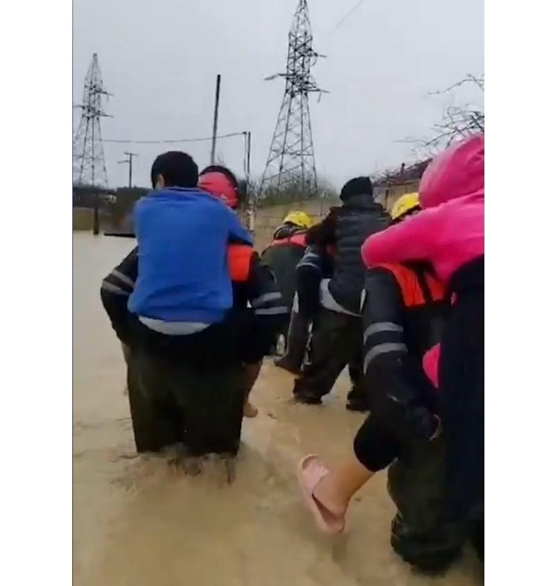 МЧС эвакуировало из подтопленных территорий 84 человек — ВИДЕО 