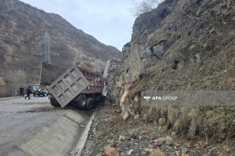 В Кяльбаджаре перевернулся грузовой автомобиль, погибли 3 человека -ФОТО-ОБНОВЛЕНО 