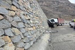 В Кяльбаджаре перевернулся грузовой автомобиль, погибли 3 человека -ФОТО-ОБНОВЛЕНО 
