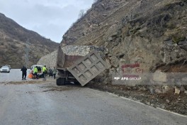 В Кяльбаджаре перевернулся грузовой автомобиль, погибли 3 человека -ФОТО-ОБНОВЛЕНО 