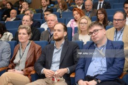 Хикмет Гаджиев: Азербайджан имеет хорошие отношения со всеми соседями