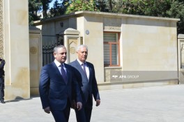 Официальные лица государства и правительства посетили могилу Гейдара Алиева – ФОТО 