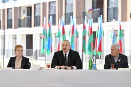 Президент Ильхам Алиев встретился с семьями, переехавшими в первый жилой комплекс в городе Зангилан -ОБНОВЛЕНО-2 