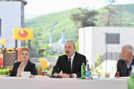 Президент Ильхам Алиев встретился с семьями, переехавшими в первый жилой комплекс в городе Зангилан -ОБНОВЛЕНО-2 