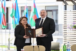 Президент Ильхам Алиев встретился с семьями, переехавшими в первый жилой комплекс в городе Зангилан -ОБНОВЛЕНО-2 