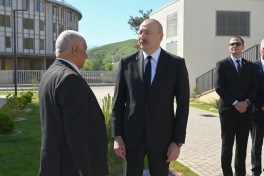 Президент Ильхам Алиев встретился с семьями, переехавшими в первый жилой комплекс в городе Зангилан -ОБНОВЛЕНО-2 